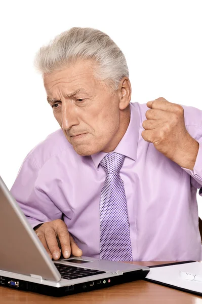 Volwassen zakenman met laptop — Stockfoto