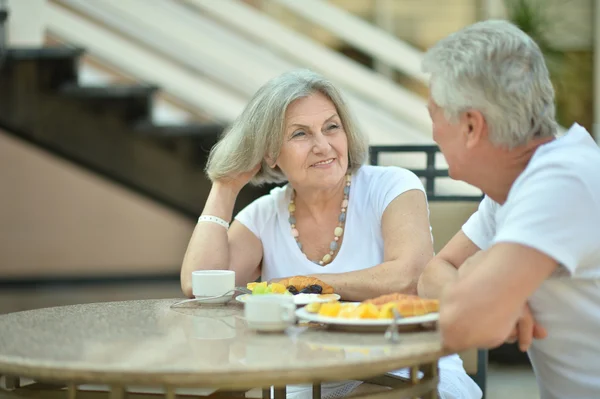 Senior couple having breakfast — Stock Photo, Image