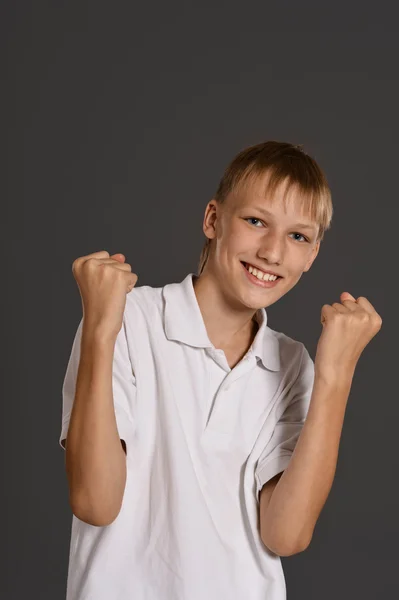 幸せな 10 代の少年 — ストック写真