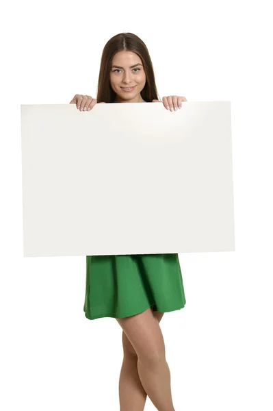 Όμορφη γυναίκα και λευκή πινακίδα — Φωτογραφία Αρχείου