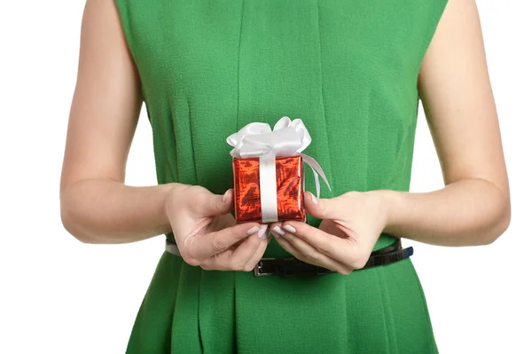 Hermosa mujer con caja de regalo — Foto de Stock