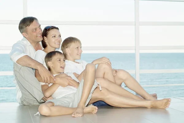 Famiglia felice in estate — Foto Stock