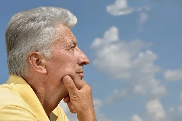 Senior man on background of sky — Stock Photo, Image