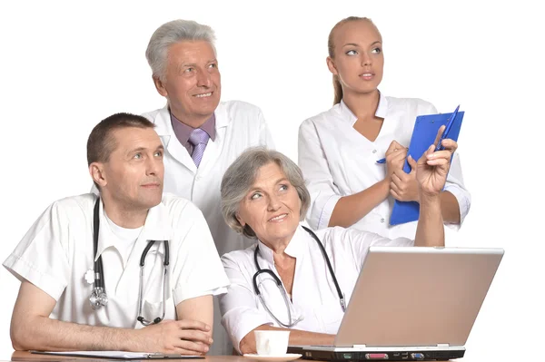 Les médecins discutent à table — Photo