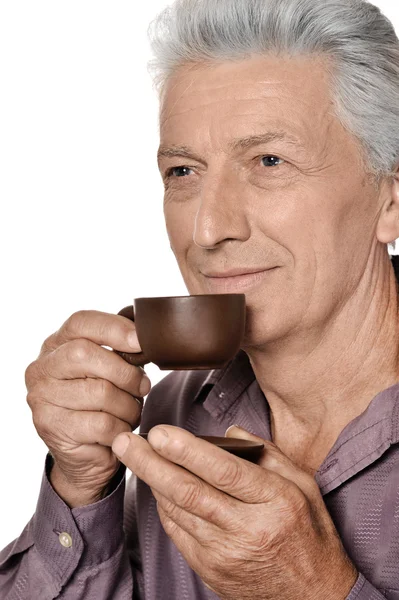 Старший мужчина с чашкой кофе — стоковое фото
