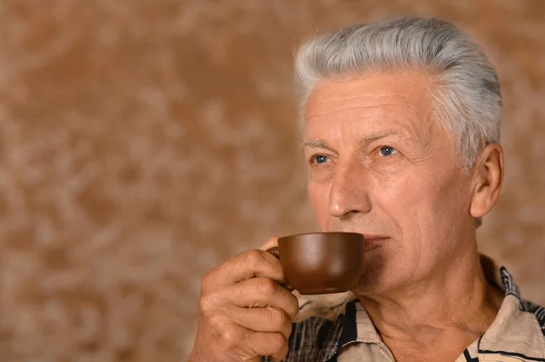 Senior man drinking cup of coffee — Stock Photo, Image