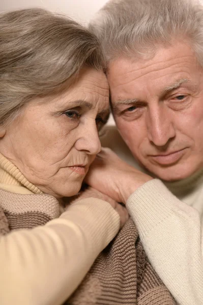 Triste coppia di anziani — Foto Stock