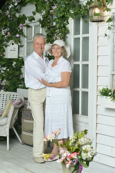 Feliz pareja de ancianos juntos —  Fotos de Stock