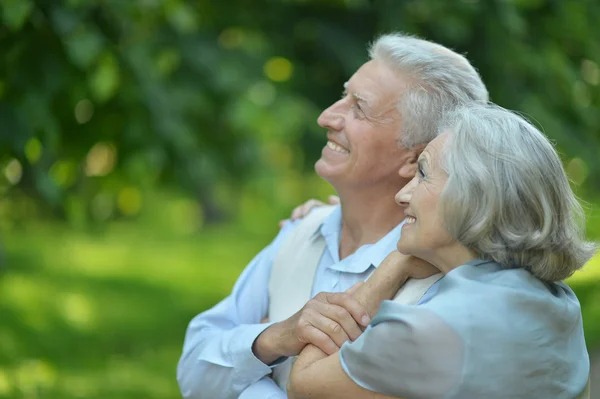 Pareja madura en el día de verano — Foto de Stock