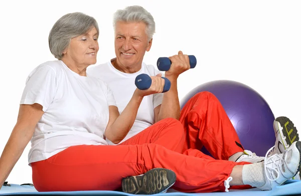 Pareja de ancianos en forma descansando —  Fotos de Stock