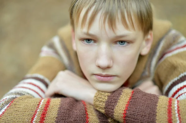 Sad boy in autumn park — Stock Photo, Image