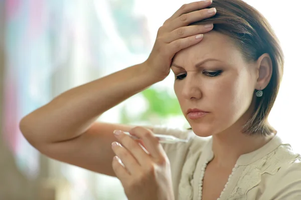 Woman feels sickness — Stock Photo, Image