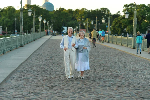 Mature couple  in summer park — Stock Photo, Image