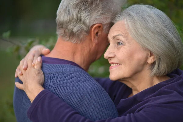 Mature couple in summer park — Stock Photo, Image