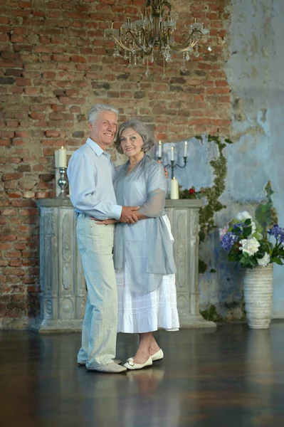 Elderly couple in vintage interior — Stock Photo, Image