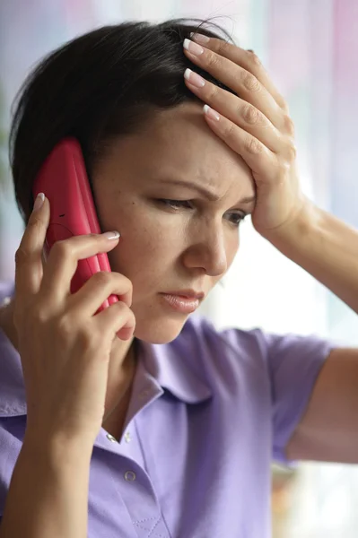 Kranke Frau ruft zum Arzt — Stockfoto