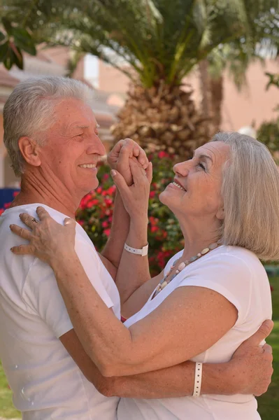 Senior couple dancing  on vacation — Stock Photo, Image