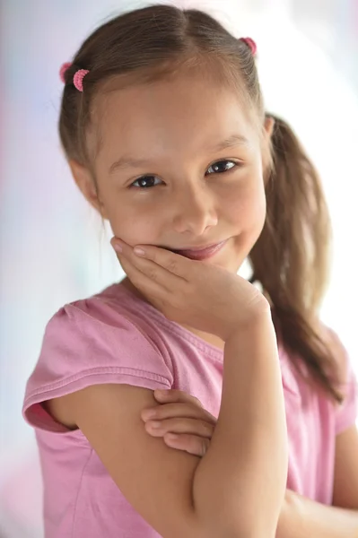 Carino bambina in posa — Foto Stock