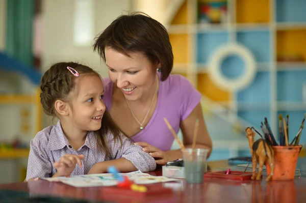 Little girl painting with mother — Stock Photo, Image