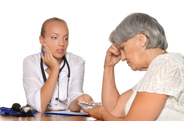 Elderly woman came to young doctor — Stock Photo, Image