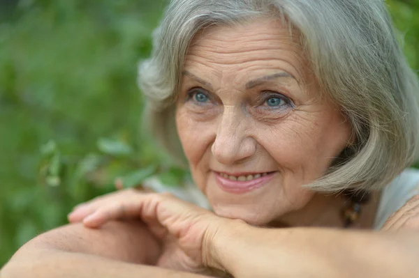 Senior woman in summer park — Stock Photo, Image