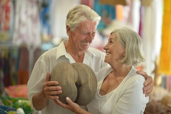 Senior couple in a shopping center — Stock Photo, Image