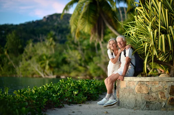 Elderly couple  in tropical garden — Stock Photo, Image