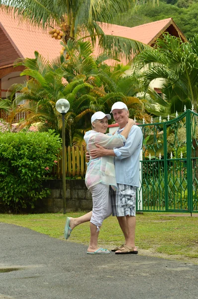 Elderly couple standing embracing outdoors — Stock Photo, Image