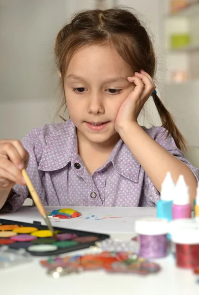 Petite fille dessin à la maison — Photo