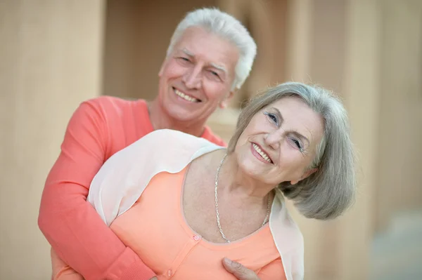 Schönes älteres Paar im Freien — Stockfoto
