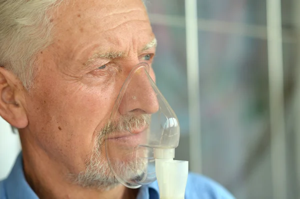 Elderly man with flu inhalation — Stock Photo, Image