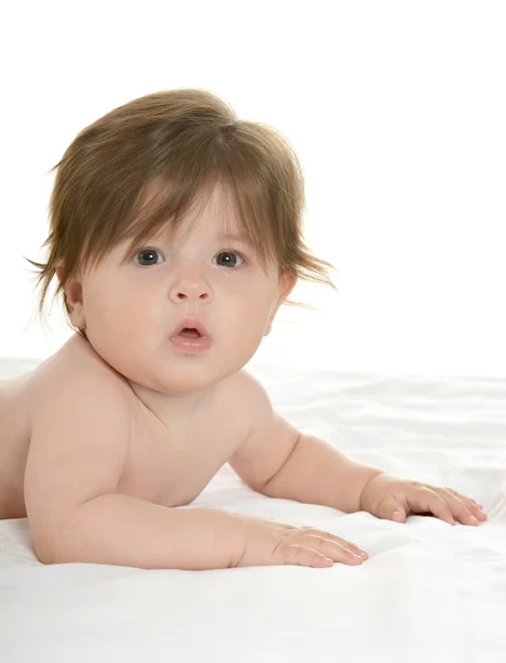 Niña acostada en una manta — Foto de Stock