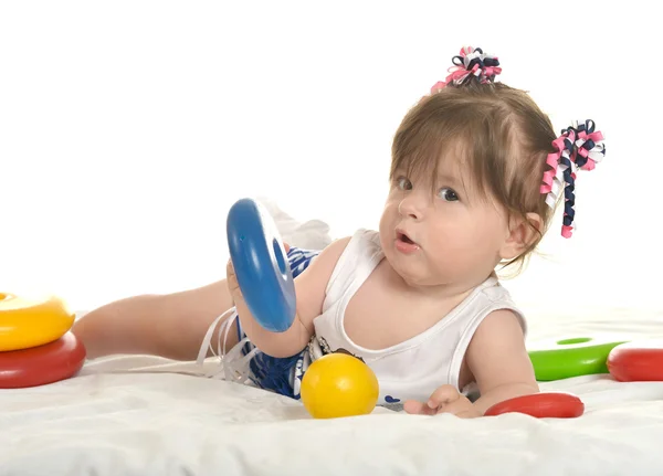 Bébé fille jouer avec jouets — Photo