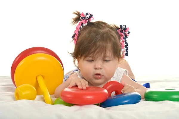 Bebé niña jugando con juguetes — Foto de Stock