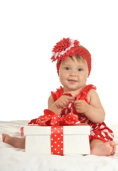 BAby ragazza in abito con regalo — Foto Stock