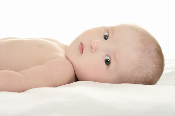 Bebê menina deitada no cobertor — Fotografia de Stock