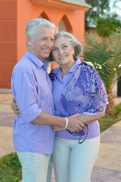 Szczęśliwa para starsze na wakacje — Zdjęcie stockowe