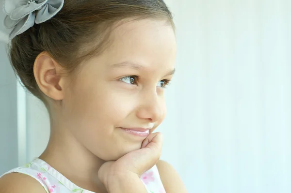 Retrato de niña hermosa —  Fotos de Stock