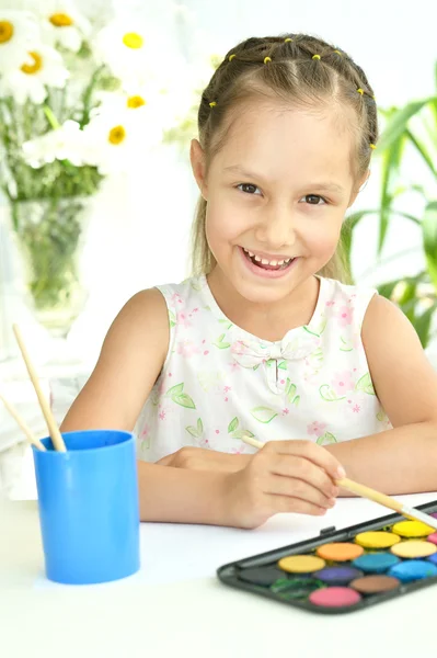 Petite fille dessin à la maison — Photo