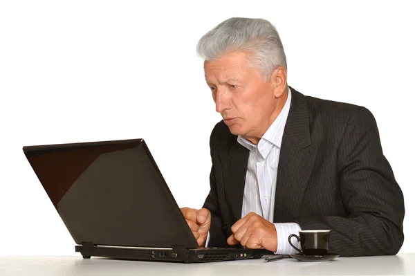 Biznesmen dojrzały pracy z laptopem — Zdjęcie stockowe