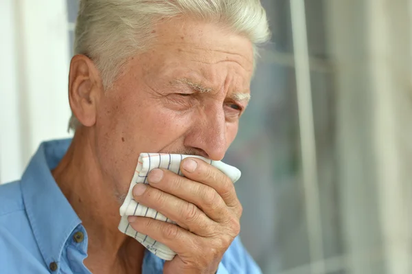 Hombre anciano enfermo — Foto de Stock