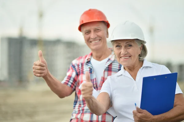 Senior couple in under construction — Stock Photo, Image