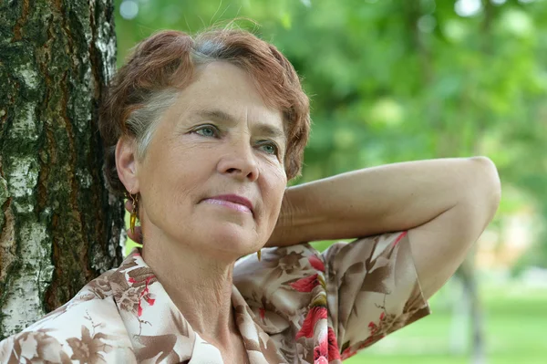 Dama disfrutando del verano — Foto de Stock