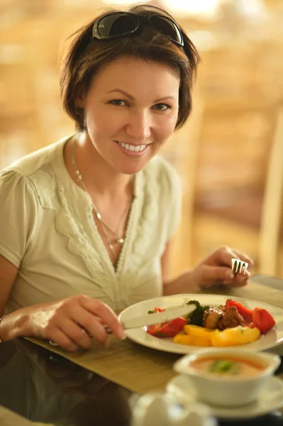 Woman eating at cafe — Stock Photo, Image
