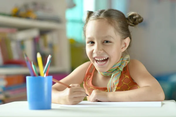 Menina desenho em casa — Fotografia de Stock