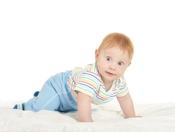 Entzückender kleiner Junge auf Decke — Stockfoto