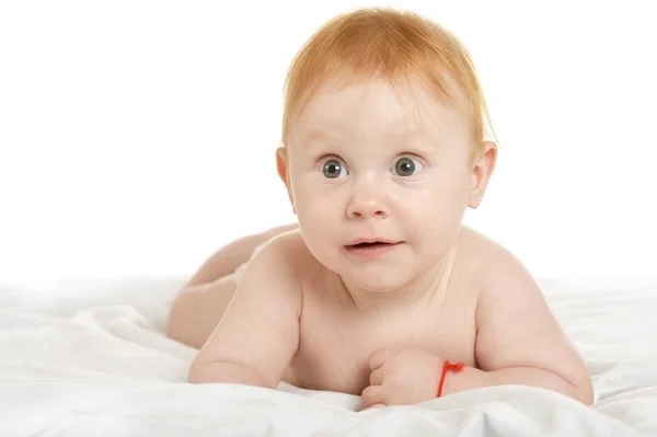 Entzückender kleiner Junge auf Decke — Stockfoto