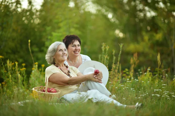 Elder women resting on grass — Stock Photo, Image