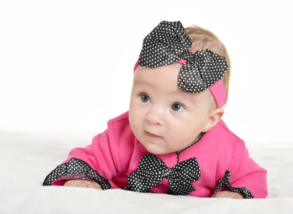 Entzückendes Baby Mädchen auf Decke — Stockfoto