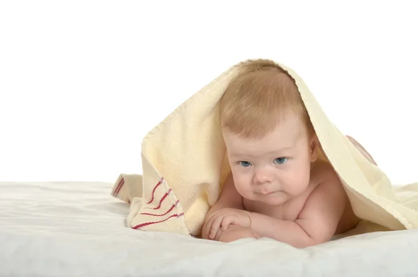Imádnivaló baba fiú takaró alatt — Stock Fotó